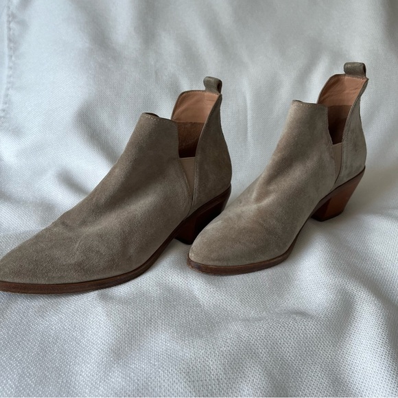 Sigerson Morrison Suede Chelsea Belle Bootie
Chunky Heel Size 7.5 - Picture 2 of 8